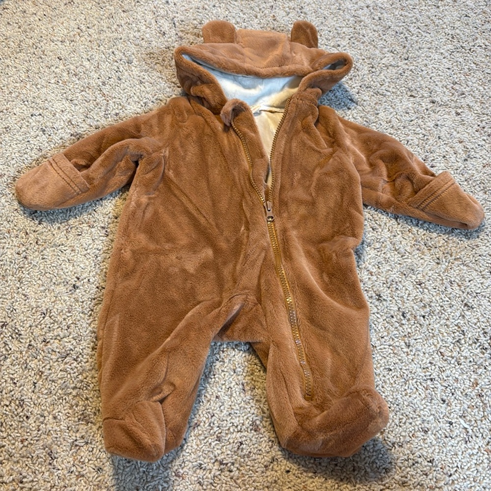 Bear Sherpa. Brown. Size 6. Never worn. NWOT.